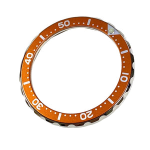 Vostok Lünette aus Edelstahl mit Alu‑Insert und SuperLumiNova Marke, inkl. Feder