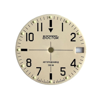 Cadran Vostok Sniper 070 beige avec date à 3 heures et luminescence