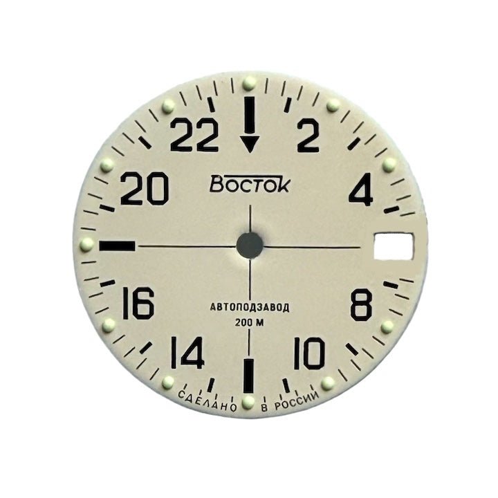 Cadran 24 h Vostok Sniper 074 beige avec date à 3 heures et luminescence